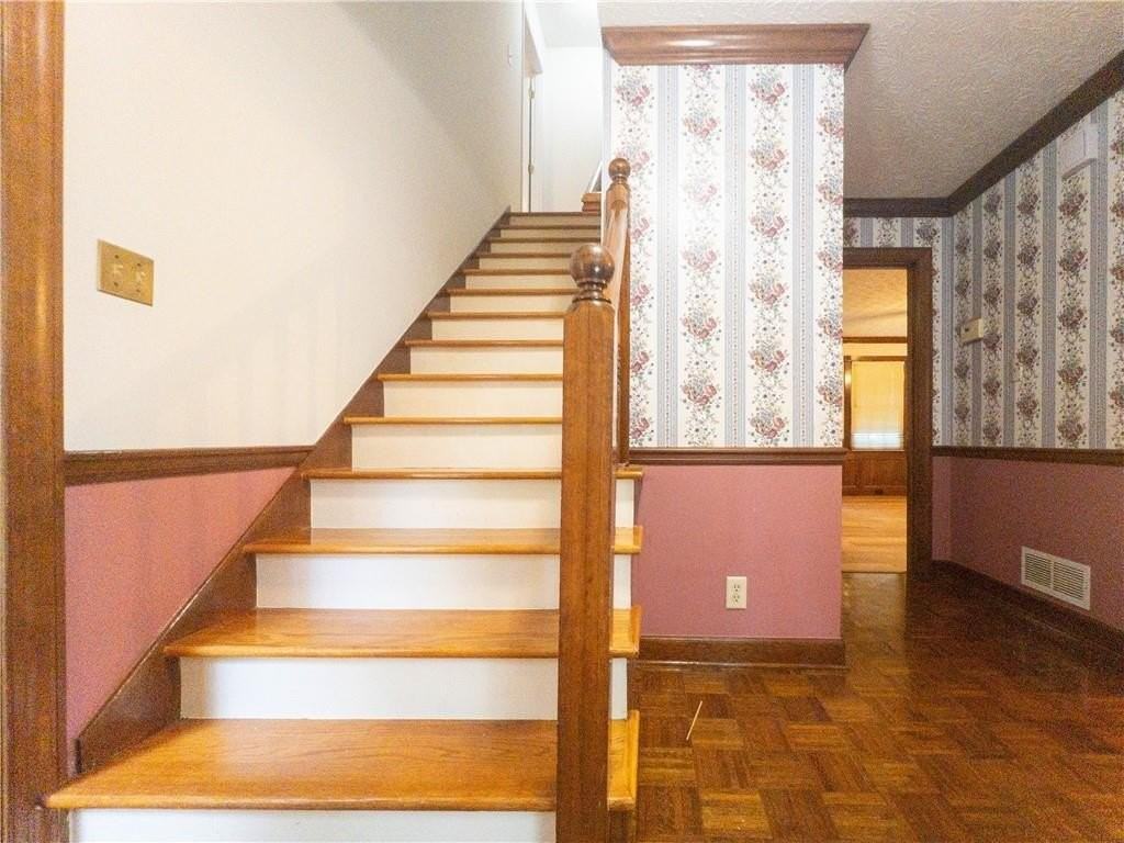965 Millbrook Ct - Photo 4 of 34