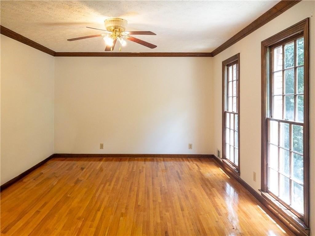 965 Millbrook Ct - Photo 5 of 34