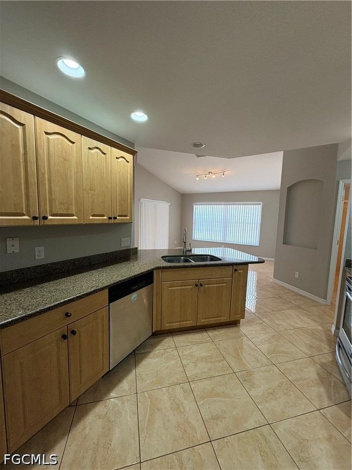 4313 Sw 19th Ave - Photo 3 of 12