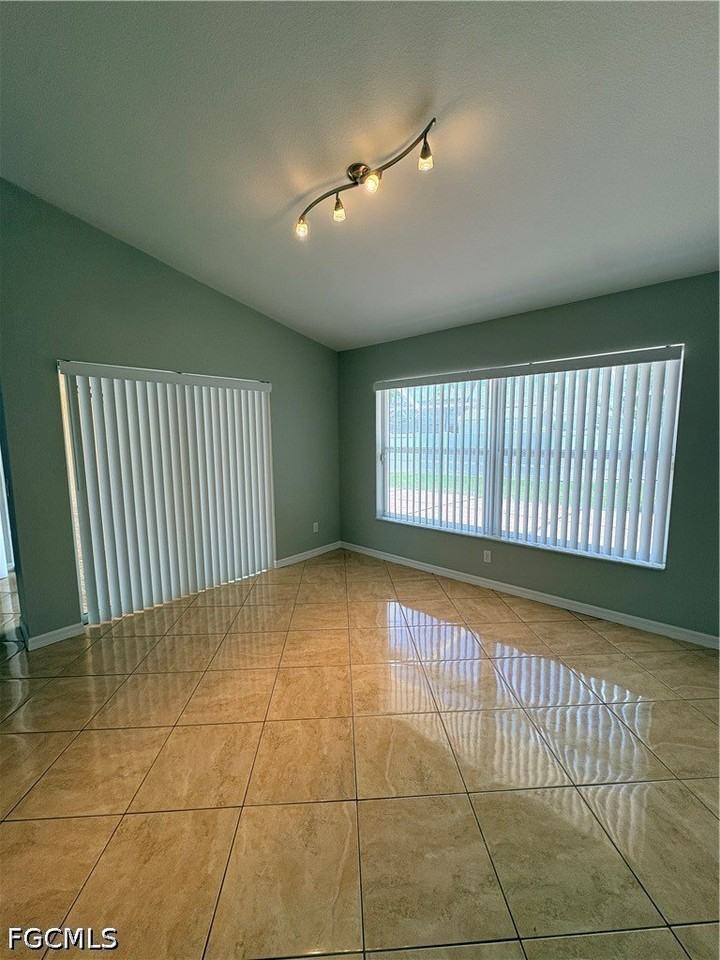 4313 Sw 19th Ave - Photo 4 of 12
