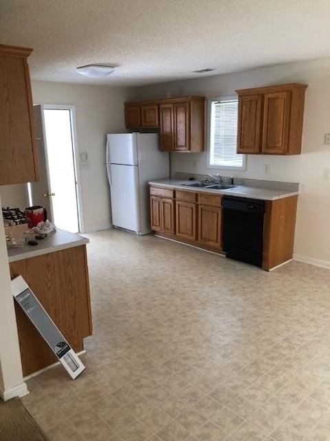 180 Waters Edge Dr - Photo 2 of 8