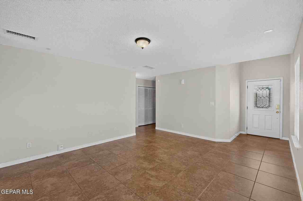 11583 Saint Martin Way - Photo 7 of 42
