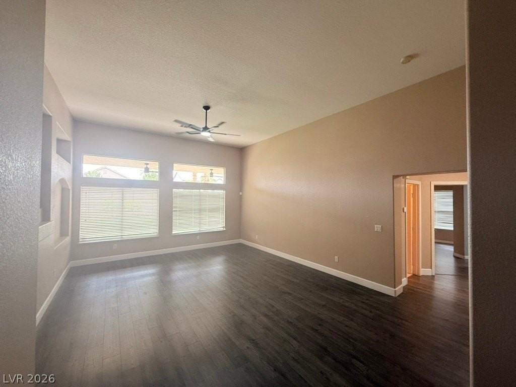 275 Macsnap Ave - Photo 3 of 31