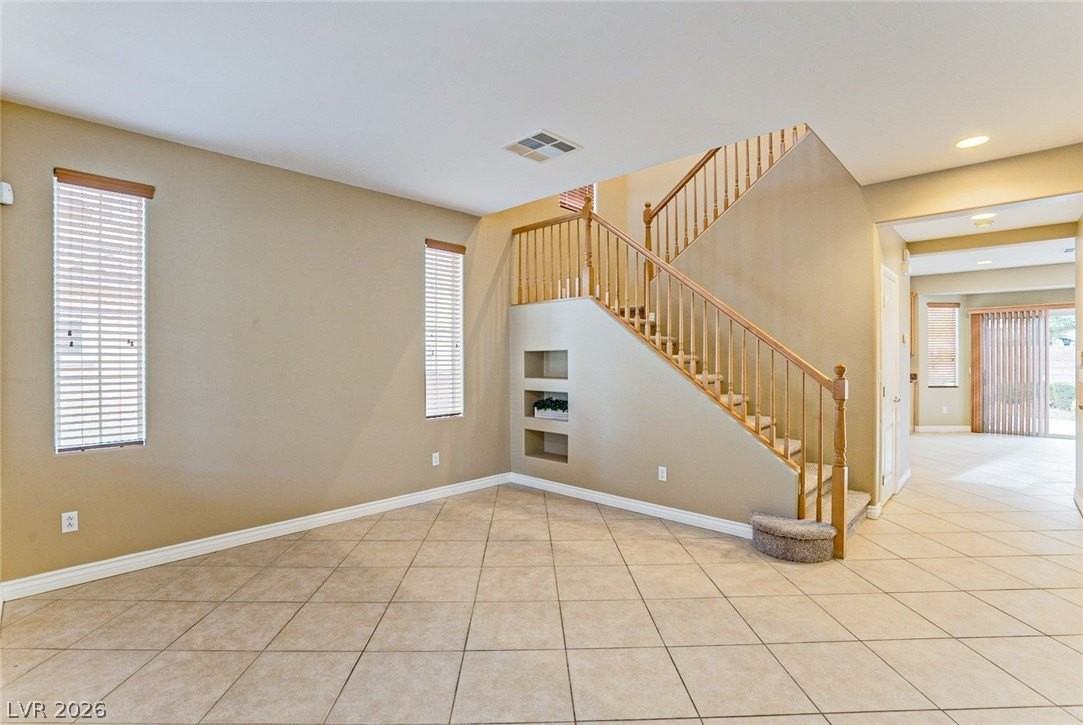 10737 Drake Ridge Ave - Photo 3 of 47