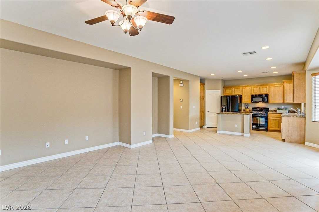 10737 Drake Ridge Ave - Photo 7 of 47