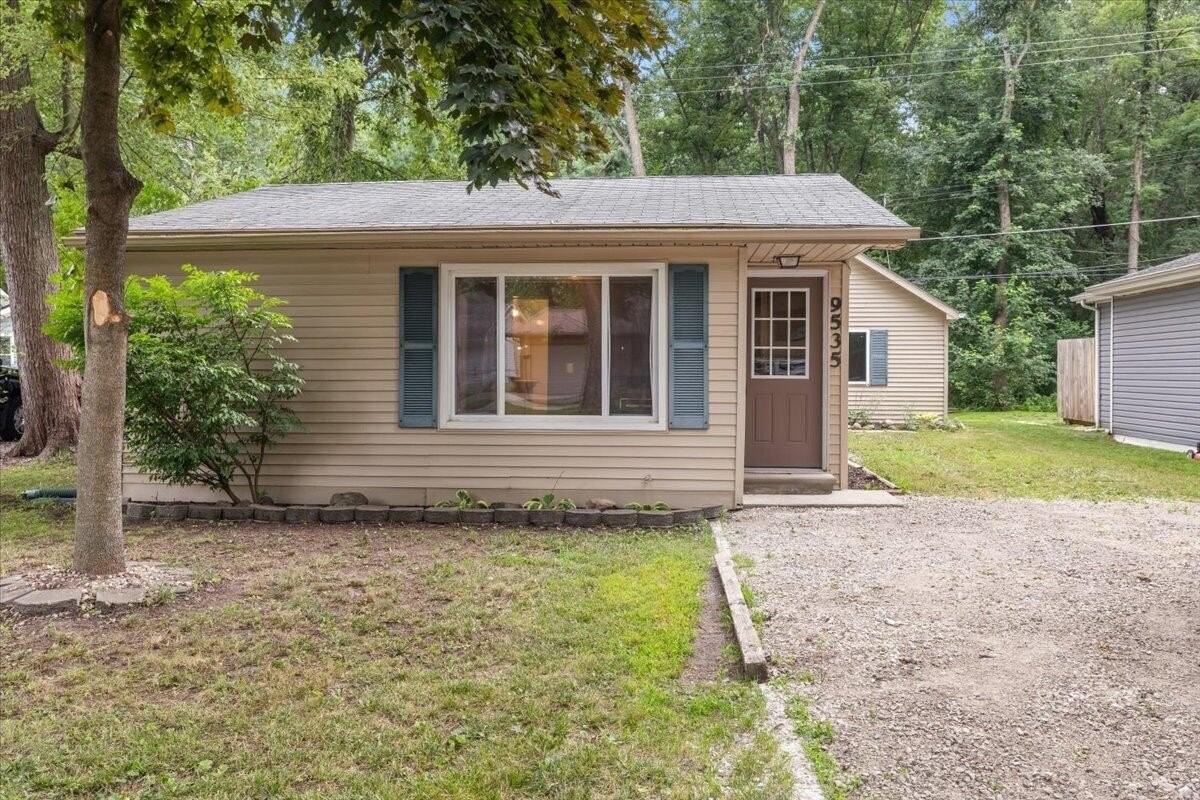 9535 Listeria St - Photo 2 of 37