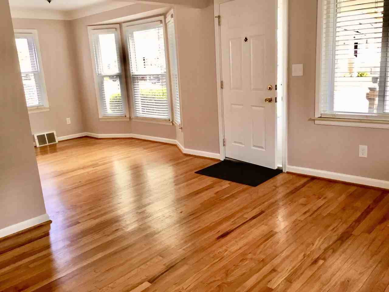 520 S Kenwood Ave - Photo 2 of 17