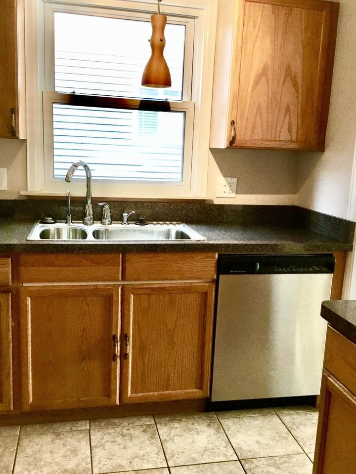520 S Kenwood Ave - Photo 3 of 17