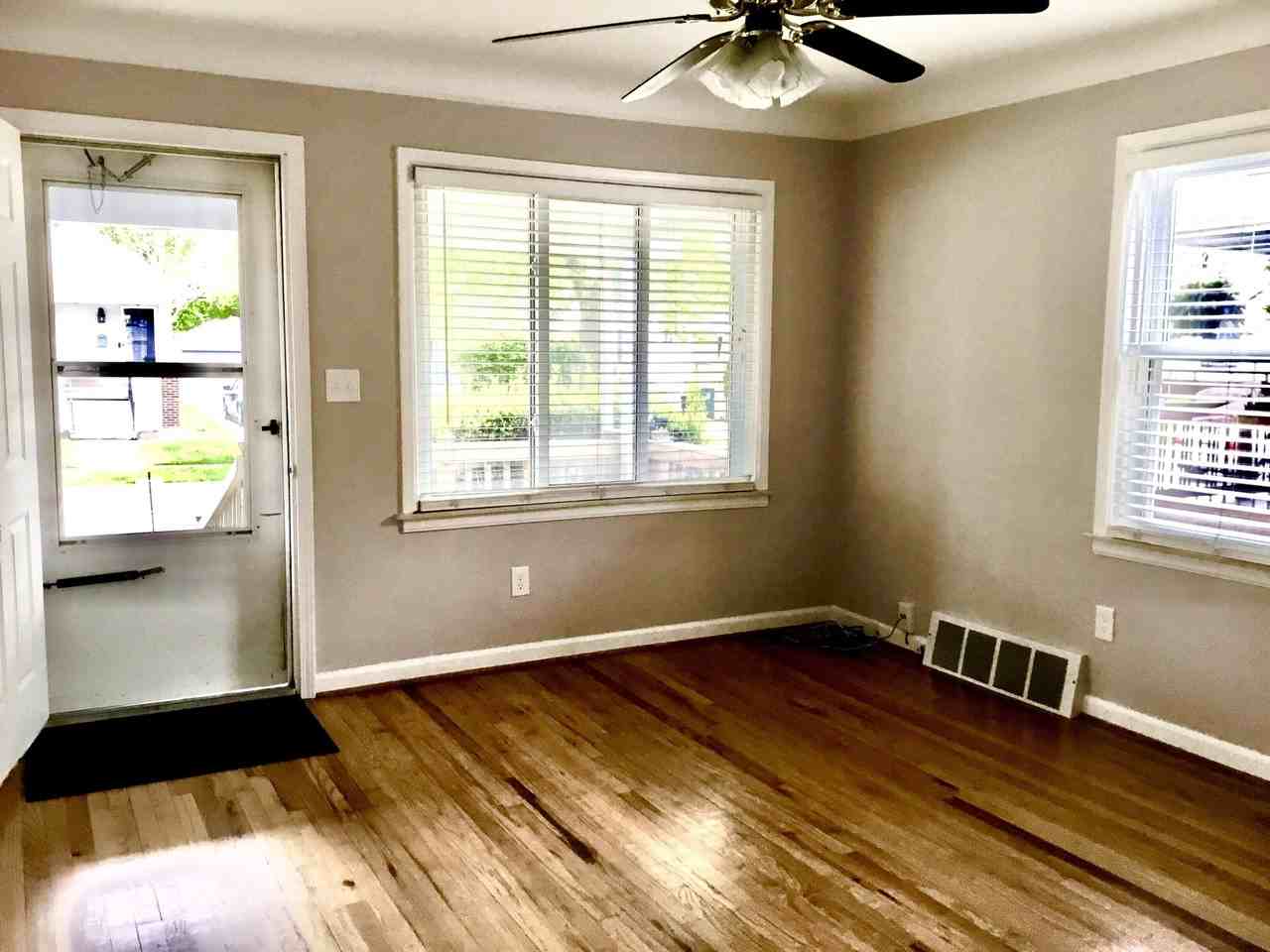 520 S Kenwood Ave - Photo 7 of 17