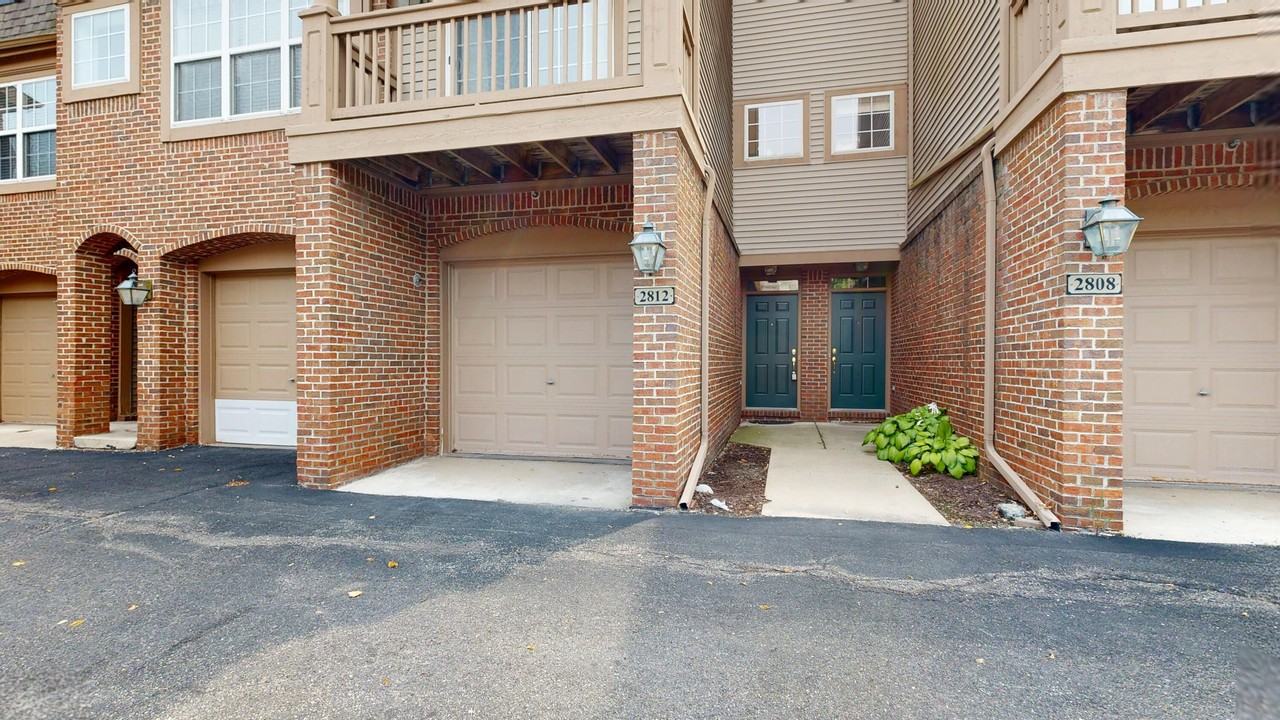 2812 Barclay Way - Photo 2 of 30