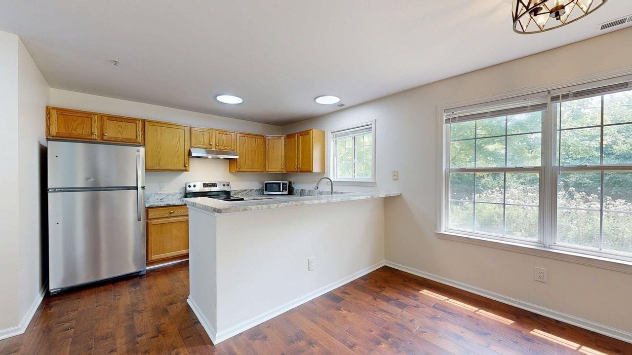 2812 Barclay Way - Photo 3 of 30