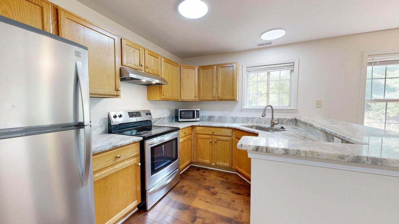 2812 Barclay Way - Photo 4 of 30