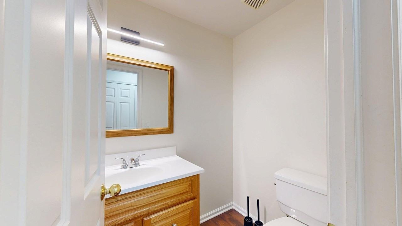 2812 Barclay Way - Photo 5 of 30