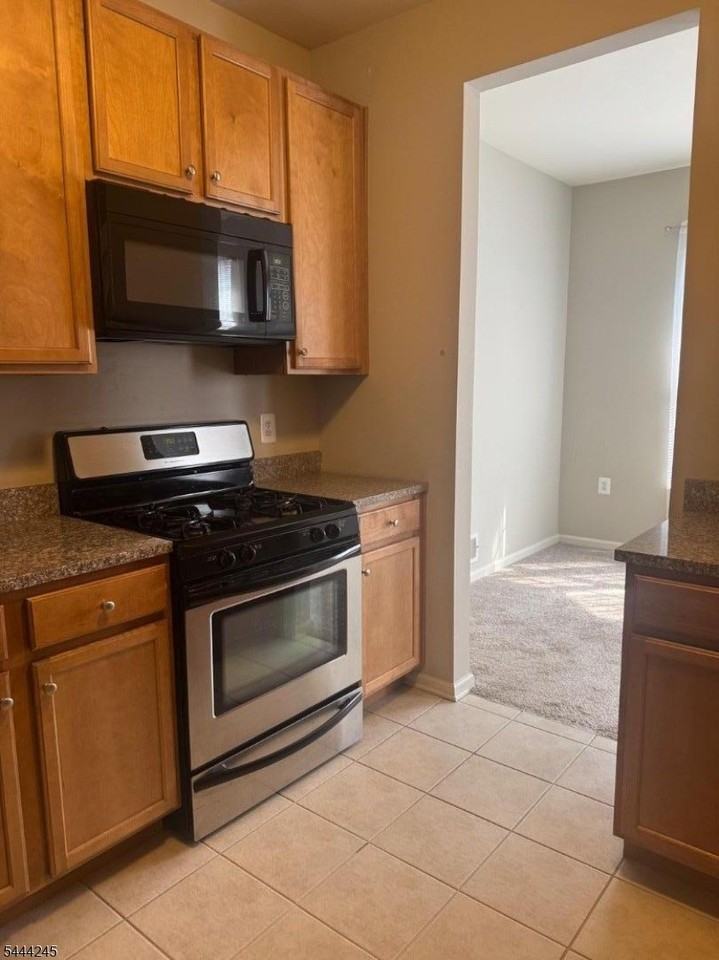 98 Conover Ter - Photo 2 of 12