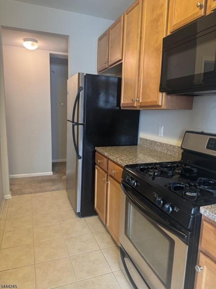98 Conover Ter - Photo 3 of 12
