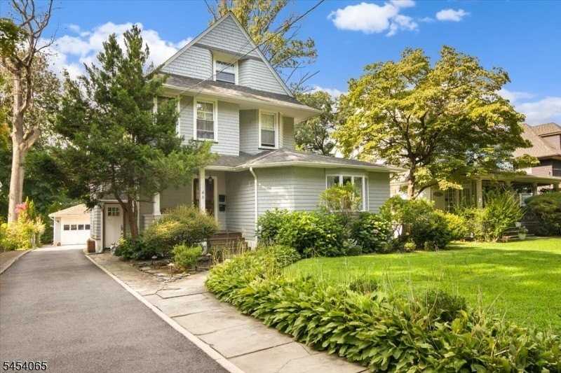 46 Hazelwood Rd #1 - Photo 2 of 31