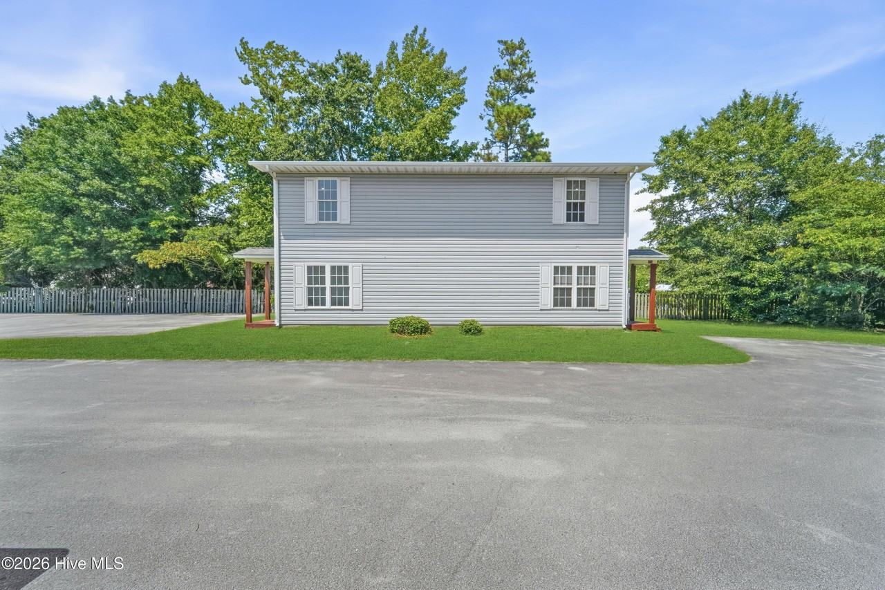 301 Johns Way - Photo 2 of 21
