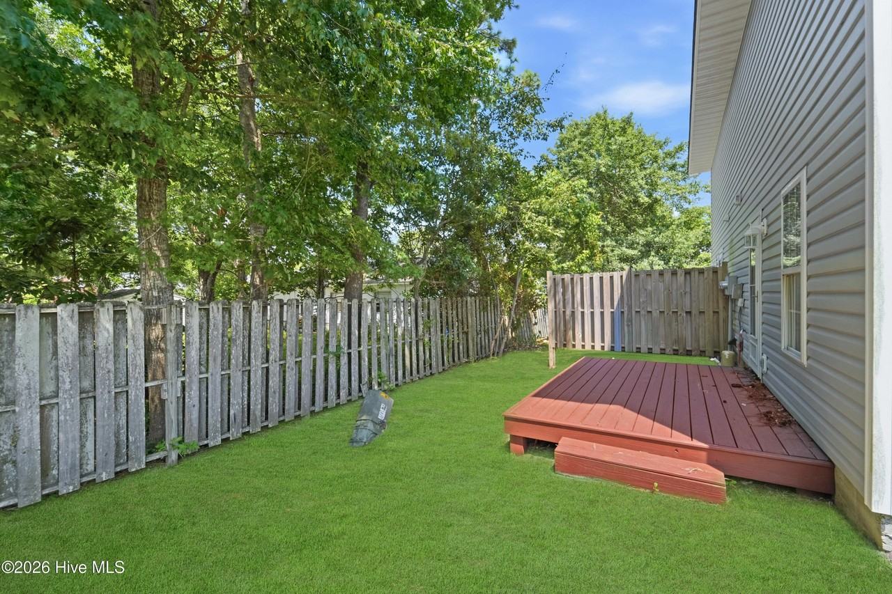 301 Johns Way - Photo 3 of 21