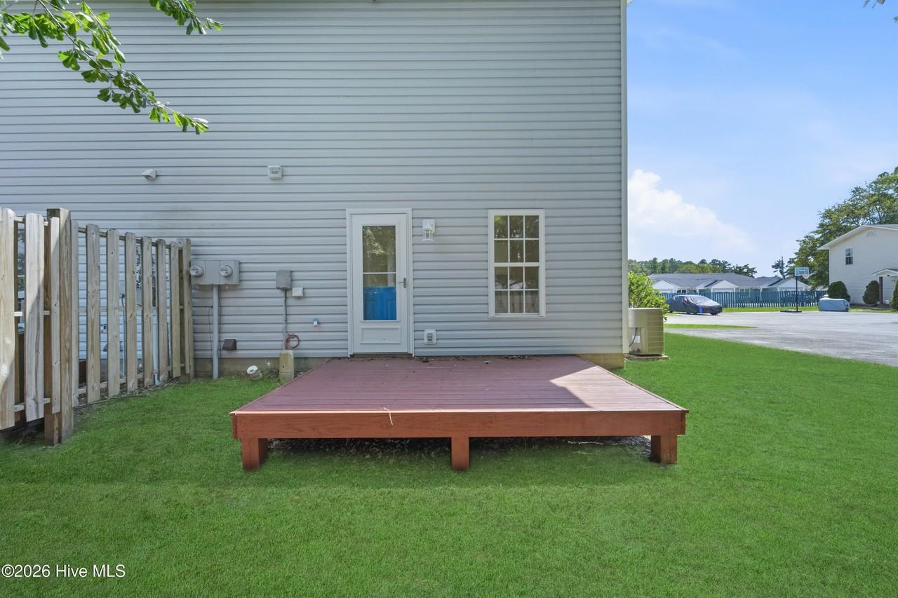 301 Johns Way - Photo 4 of 21