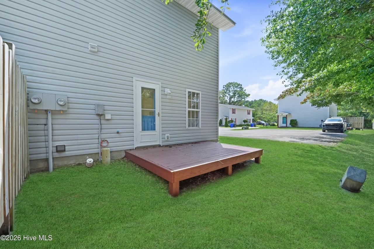 301 Johns Way - Photo 5 of 21