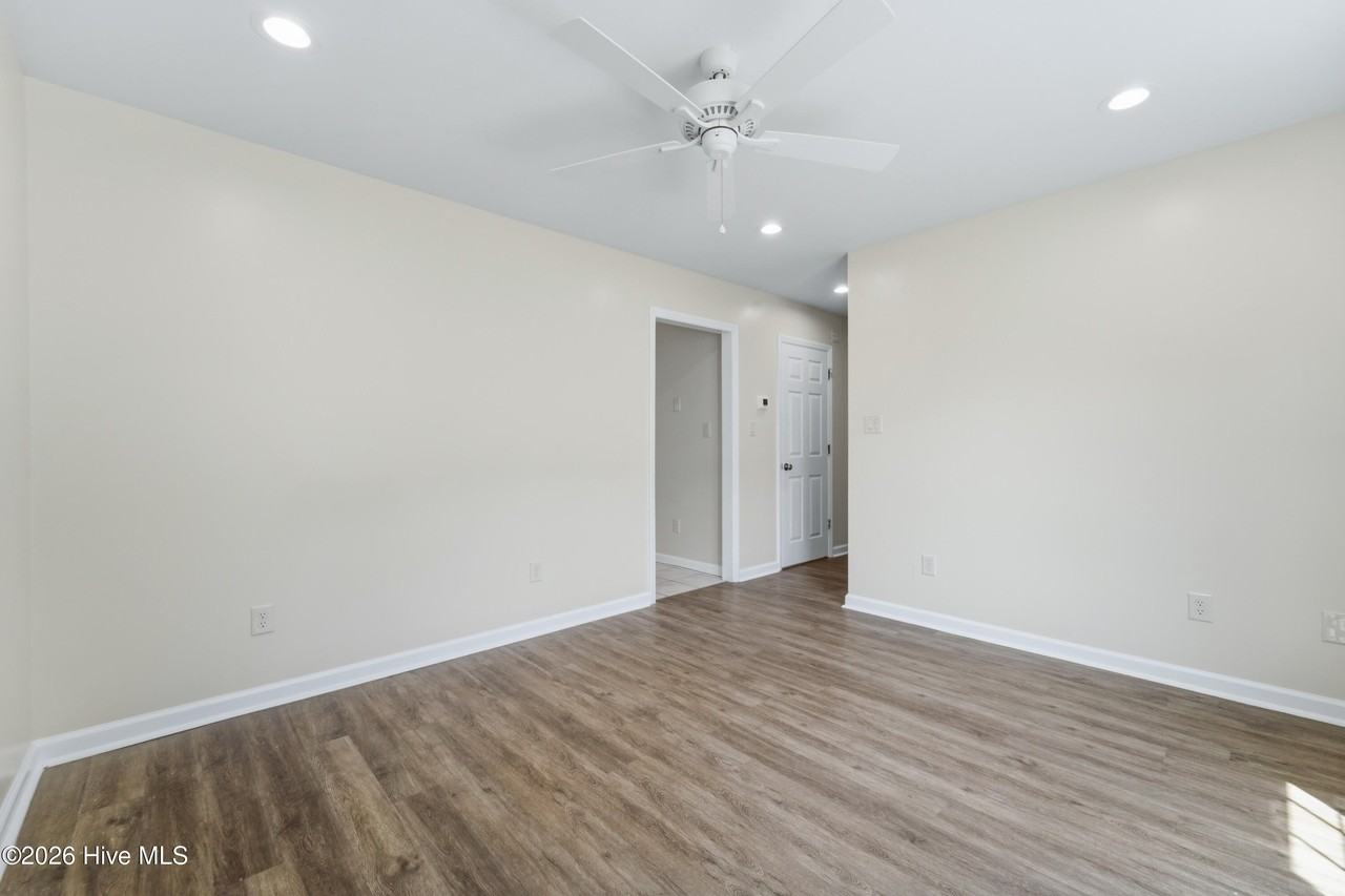 301 Johns Way - Photo 7 of 21