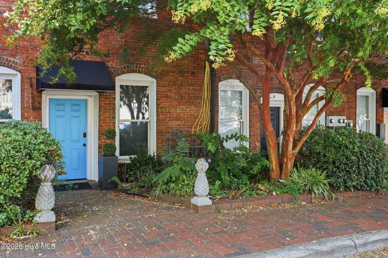 122 S Market St #1 - Photo 5 of 40
