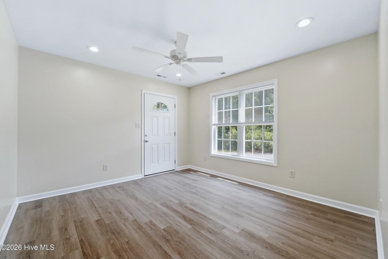 101 Johns Way - Photo 7 of 21