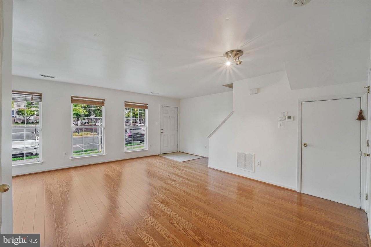 14844 Edman Cir - Photo 7 of 36