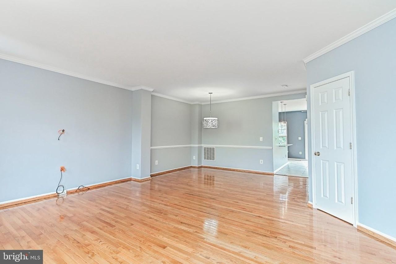 18541 Sierra Springs Sq - Photo 2 of 47