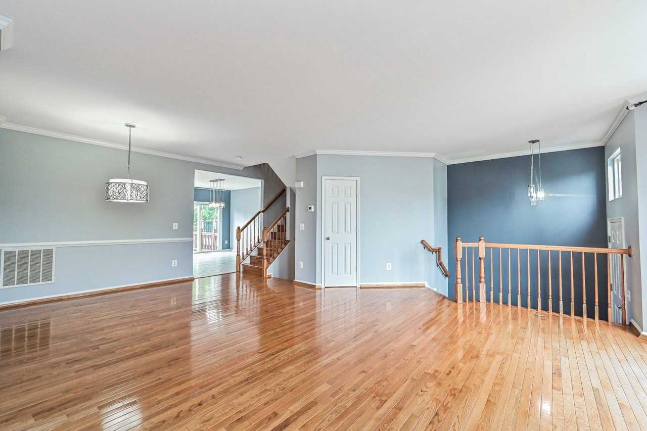 18541 Sierra Springs Sq - Photo 4 of 47
