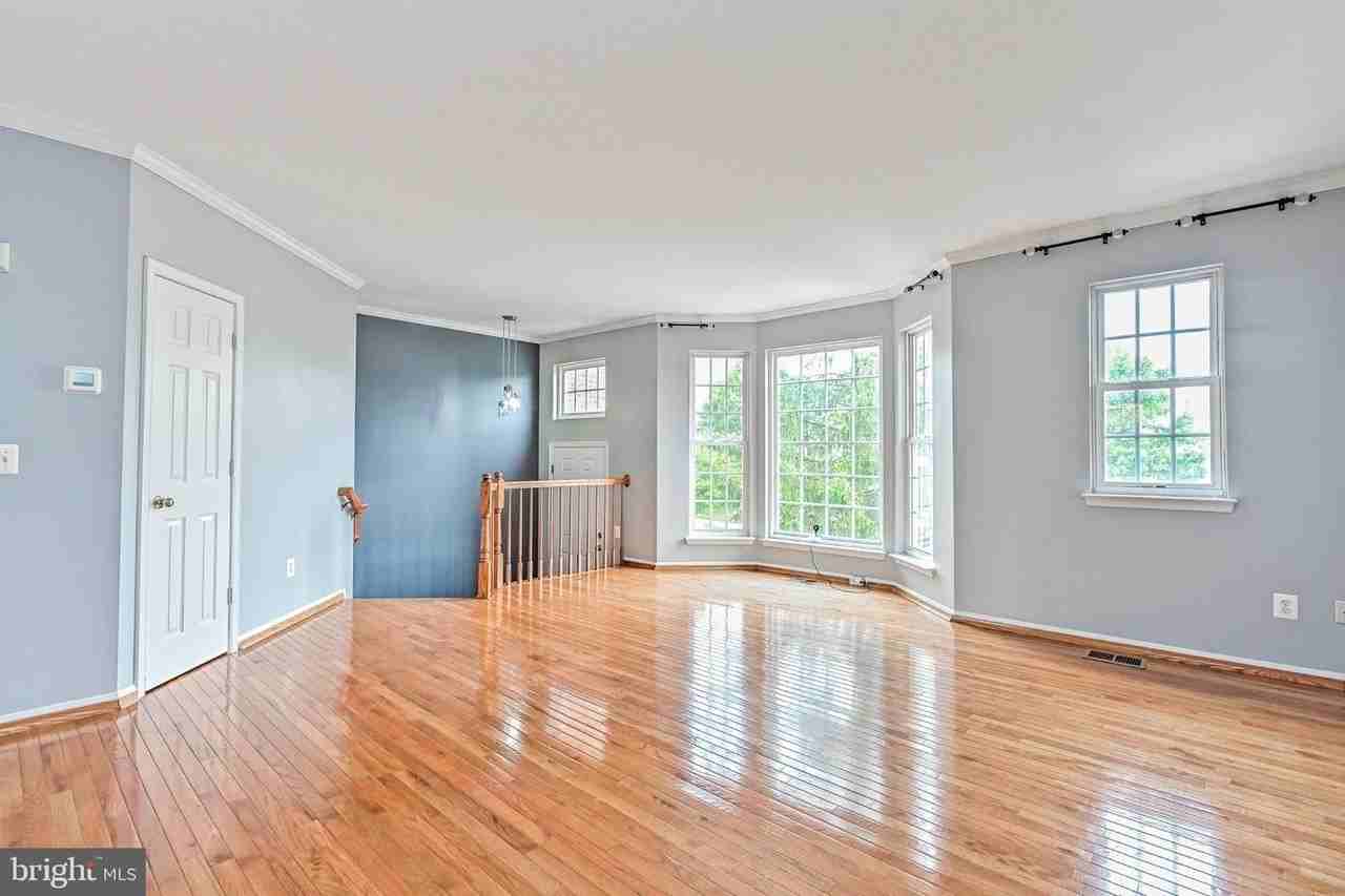 18541 Sierra Springs Sq - Photo 5 of 47