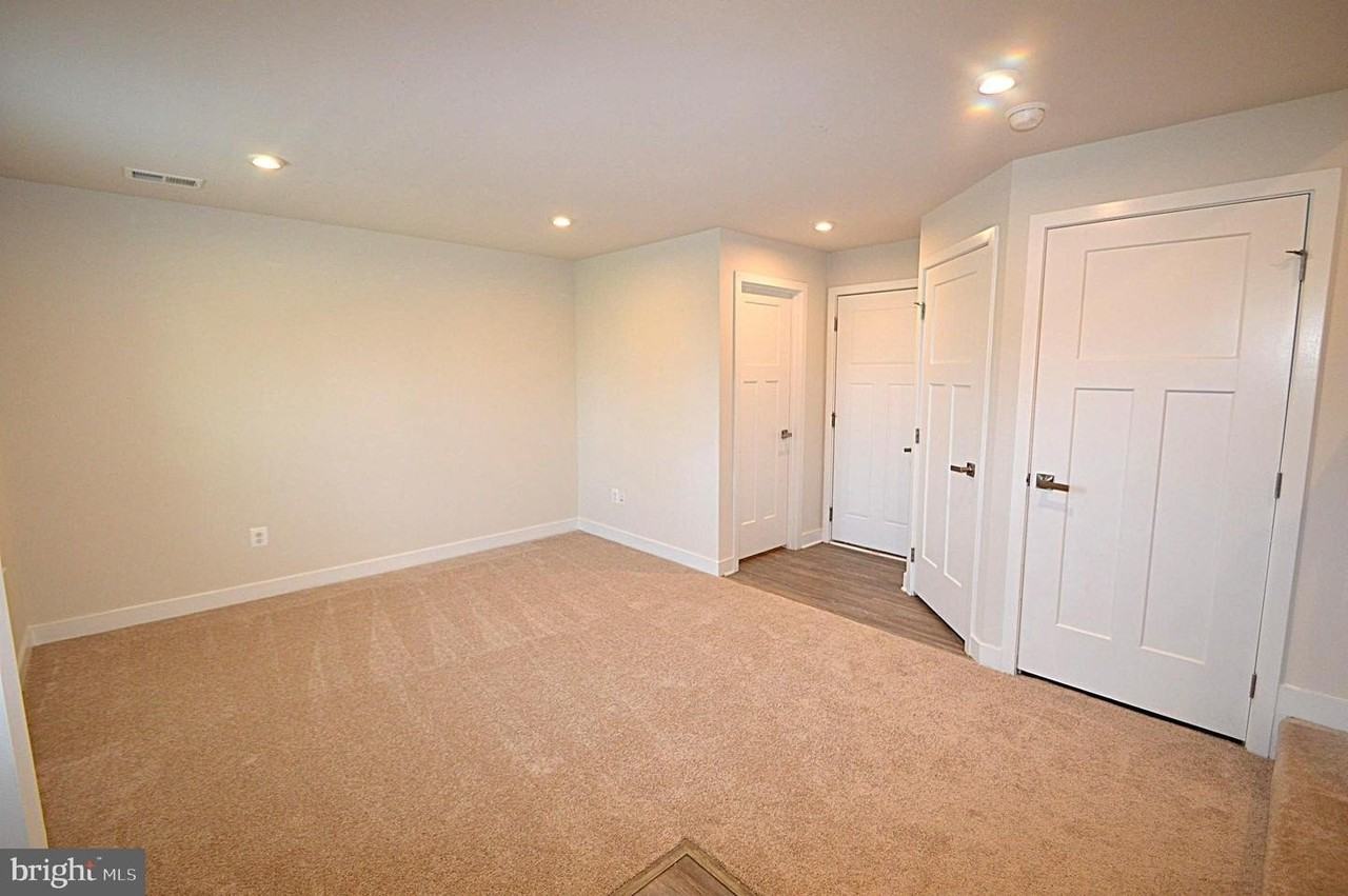 11328 Willow Green Cir - Photo 3 of 44