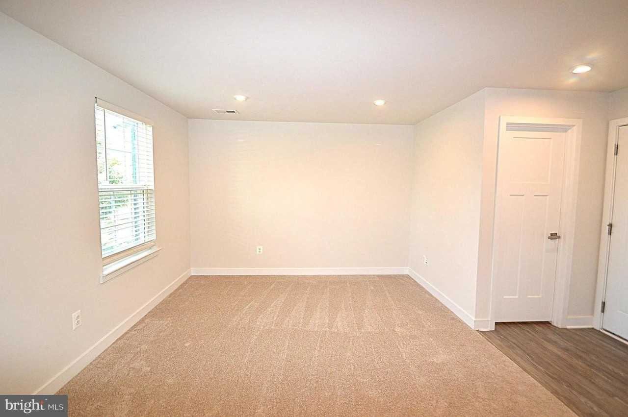 11328 Willow Green Cir - Photo 4 of 44