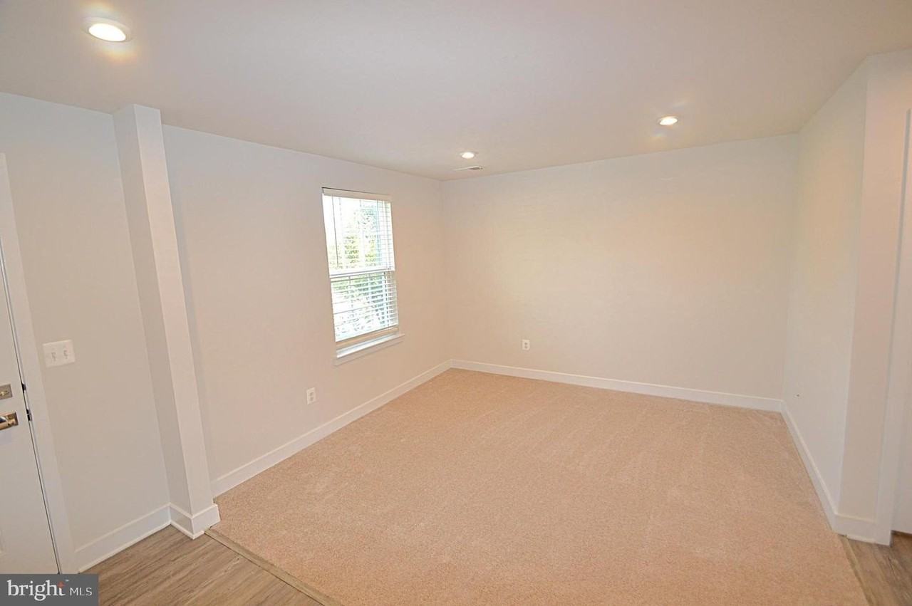 11328 Willow Green Cir - Photo 5 of 44