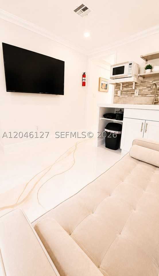 1028 S 62nd Ave #B - Photo 3 of 21