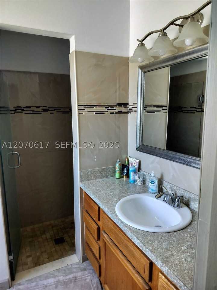 213 Woodbridge Dr - Photo 3 of 4