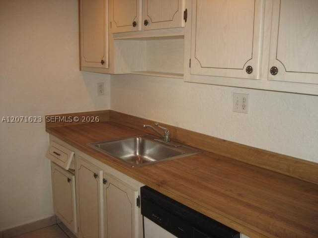 14525 N Kendall Dr #J408 - Photo 5 of 12
