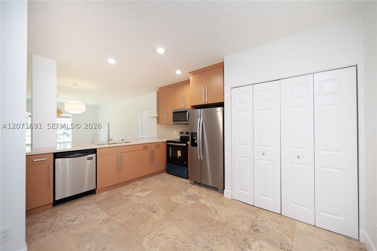 16219 Emerald Cove Rd #0 - Photo 3 of 32