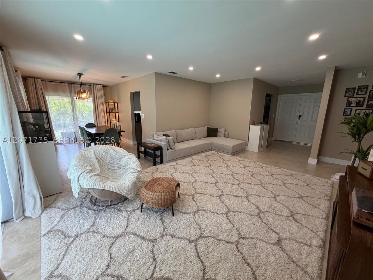8203 Nw 37th St - Photo 2 of 22