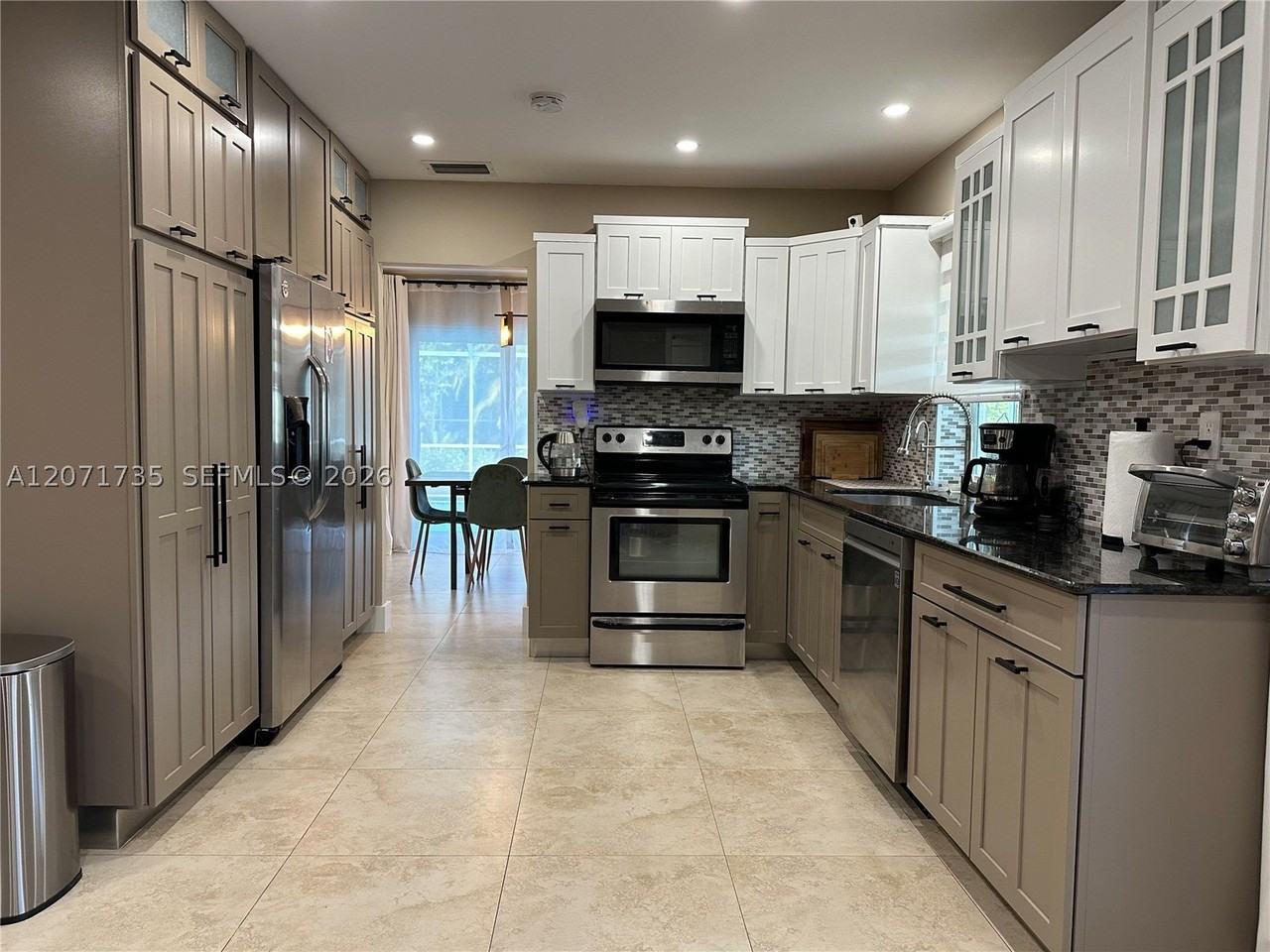 8203 Nw 37th St - Photo 5 of 22