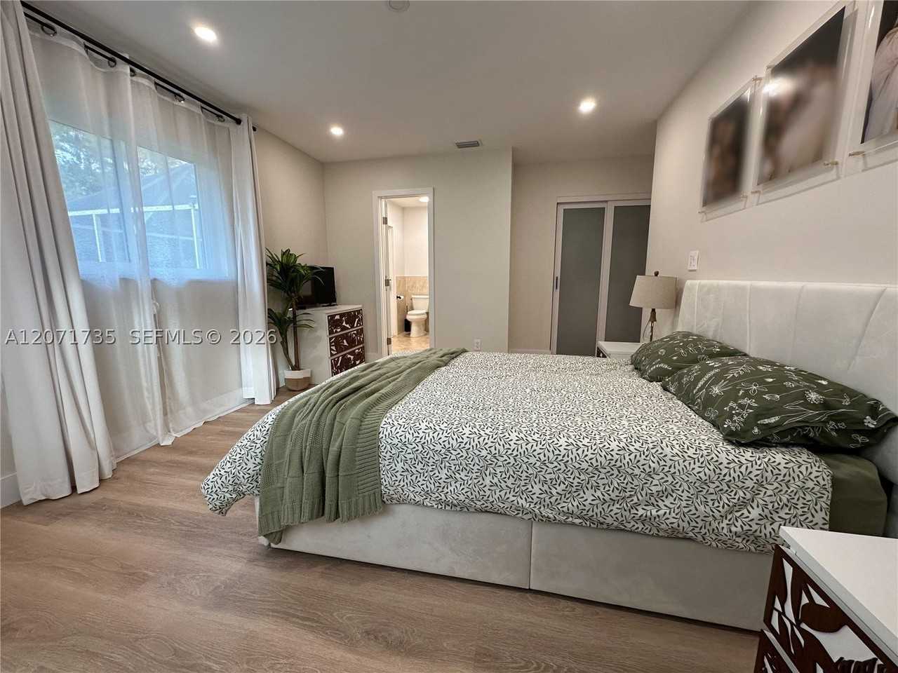 8203 Nw 37th St - Photo 7 of 22