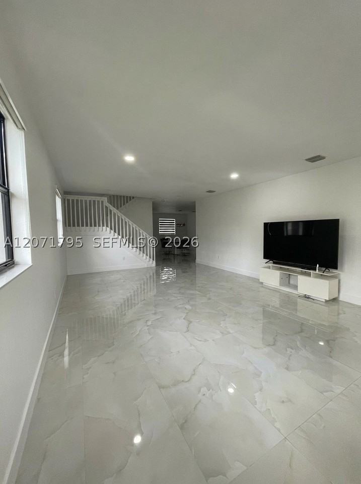 9260 W 35th Ln - Photo 2 of 6