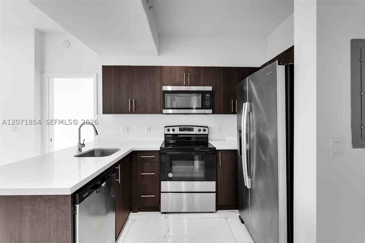 1 Curtiss Pkwy #313 - Photo 3 of 14
