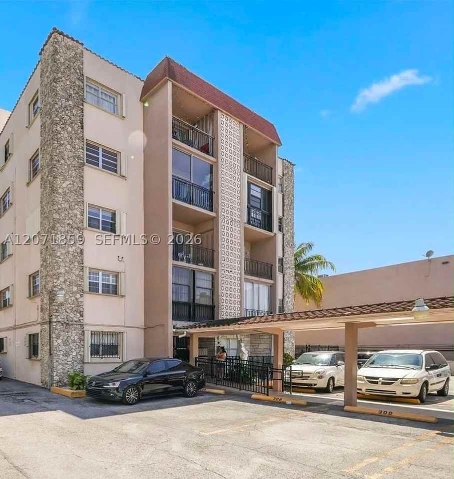3640 Nw 9th St #407