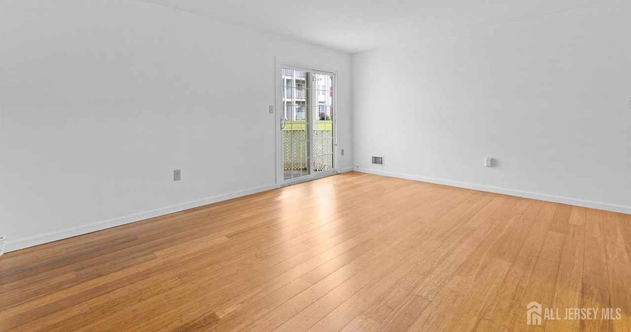 454 Northam Dr - Photo 2 of 23