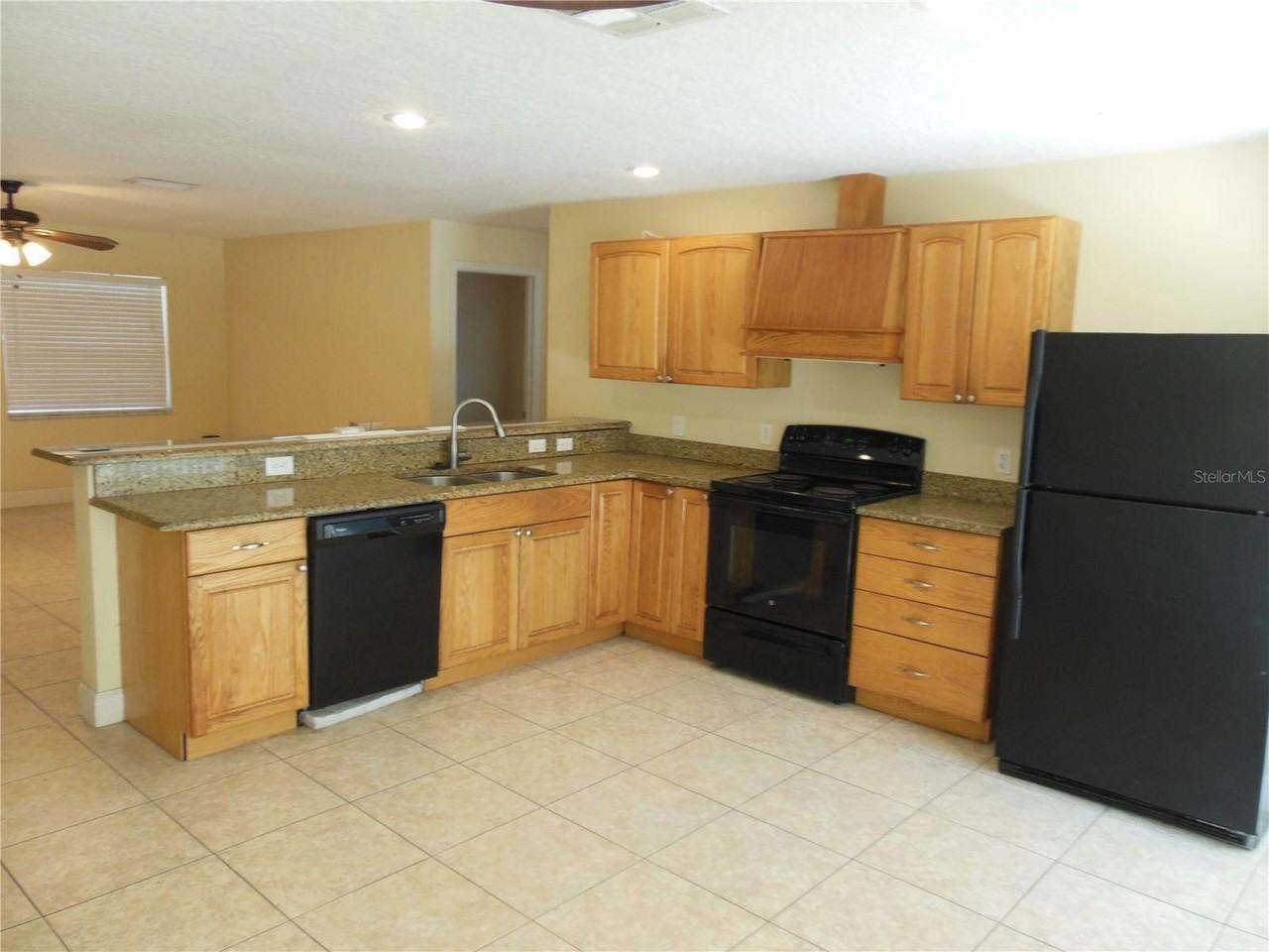 213 Buttonwood Ave - Photo 2 of 8
