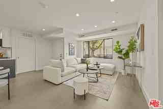 1221 N Detroit St #5 - Photo 5 of 8