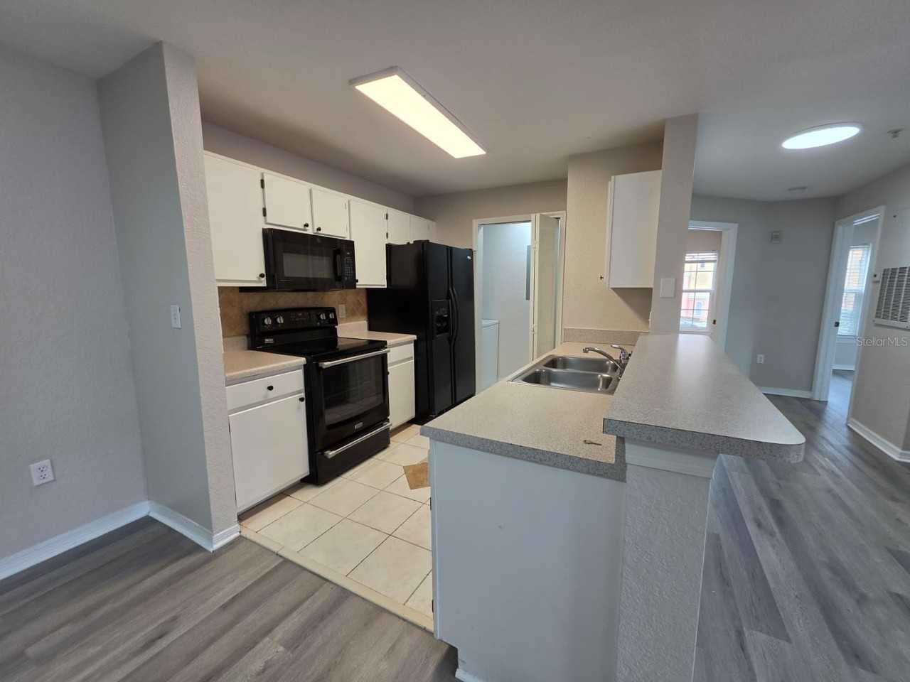 5483 Vineland Rd #10209 - Photo 4 of 20