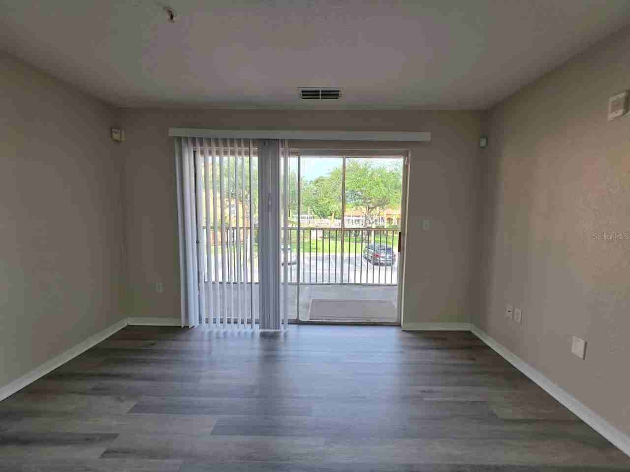 5483 Vineland Rd #10209 - Photo 6 of 20