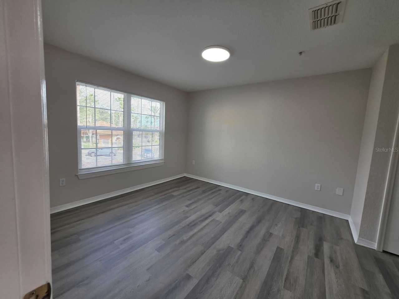 5483 Vineland Rd #10209 - Photo 7 of 20